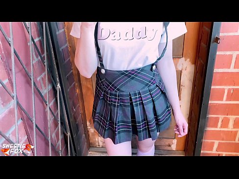 ❤️ Schoolgirl Sucks a dick gu domhainn agus fucks an àite clasaichean. ❌  Porno  leinn  ❌️❤