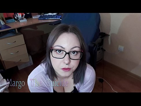 ❤️ Nighean gnèitheach le speuclairean a’ suirghe Dildo gu domhainn air a’ chamara ❌  Porno  leinn  ❌️❤